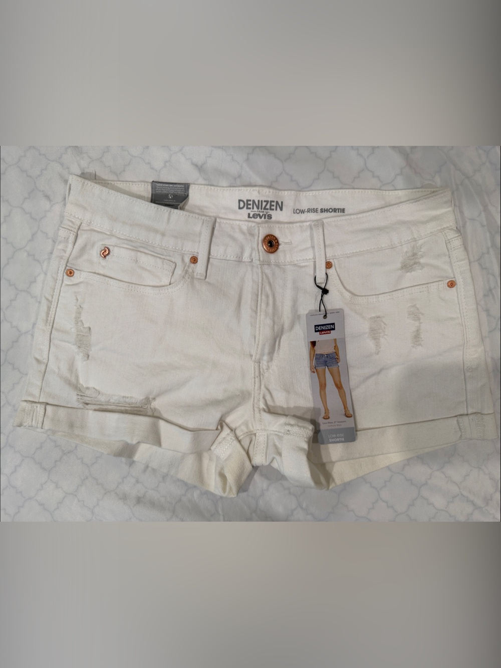 NWT Denizen From Levi’s Low Rise Shortie White Denim Shorts size:10/11